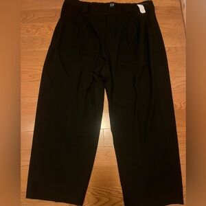 NWT Gap Women’s black pleated pants size 18